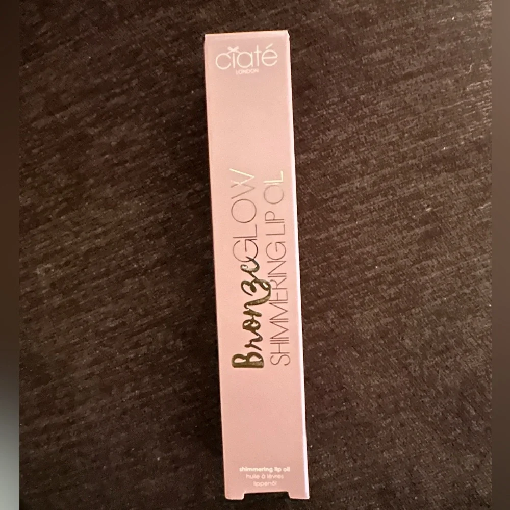 Nwt ciate Bronze Glow Shimmering Lip oil.  Holiday pick🎁